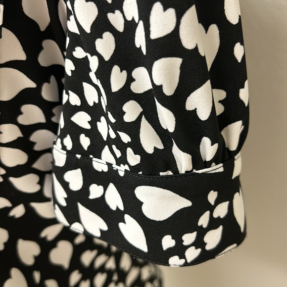 Karl Langerfeld cap sleeve back and white print top - Picture 3 of 8